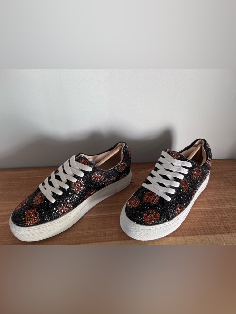 NIB Betsey Johnson Sidny Pumpkin Sneakers - Picture 6 of 12